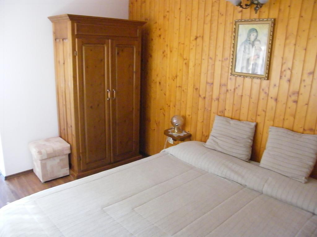 Pensiunea Casa Filoxenia Horezu Esterno foto