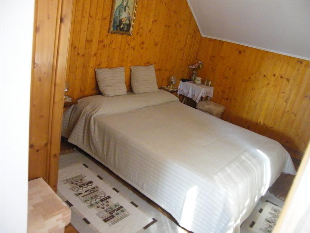 Pensiunea Casa Filoxenia Horezu Esterno foto