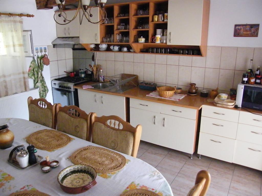 Pensiunea Casa Filoxenia Horezu Esterno foto