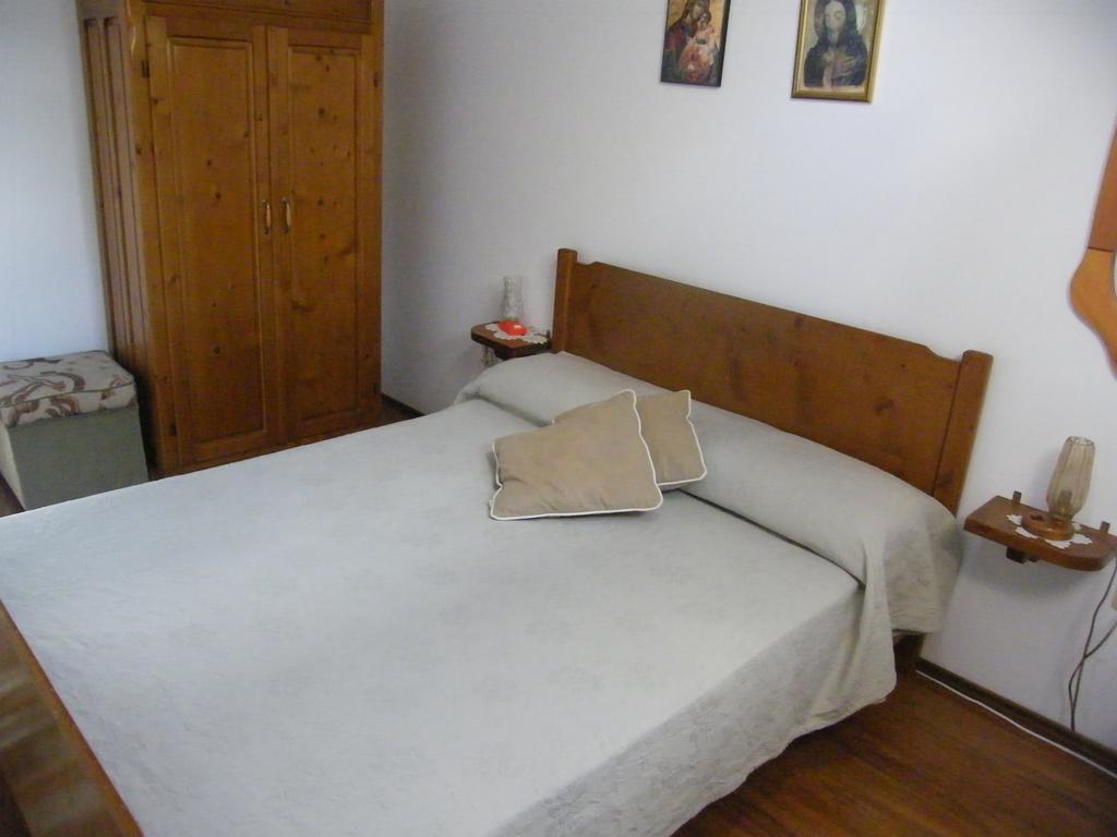 Pensiunea Casa Filoxenia Horezu Esterno foto