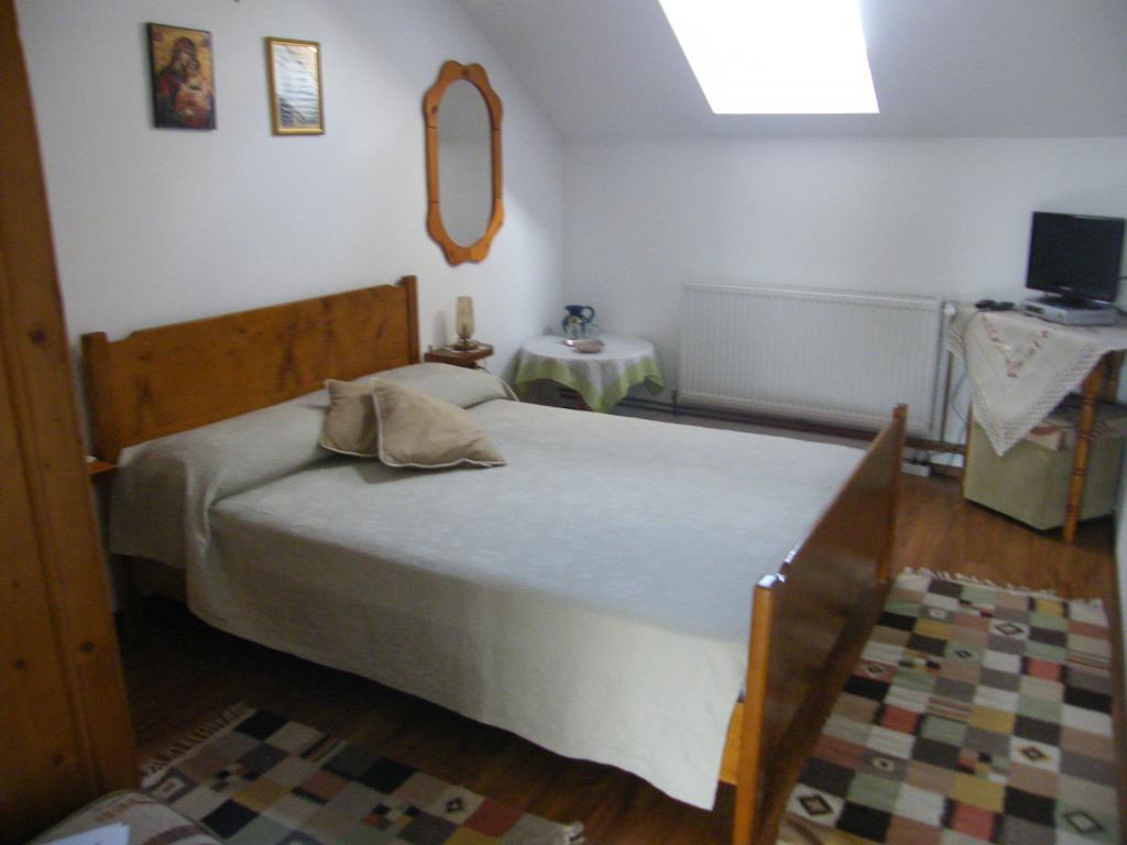 Pensiunea Casa Filoxenia Horezu Esterno foto