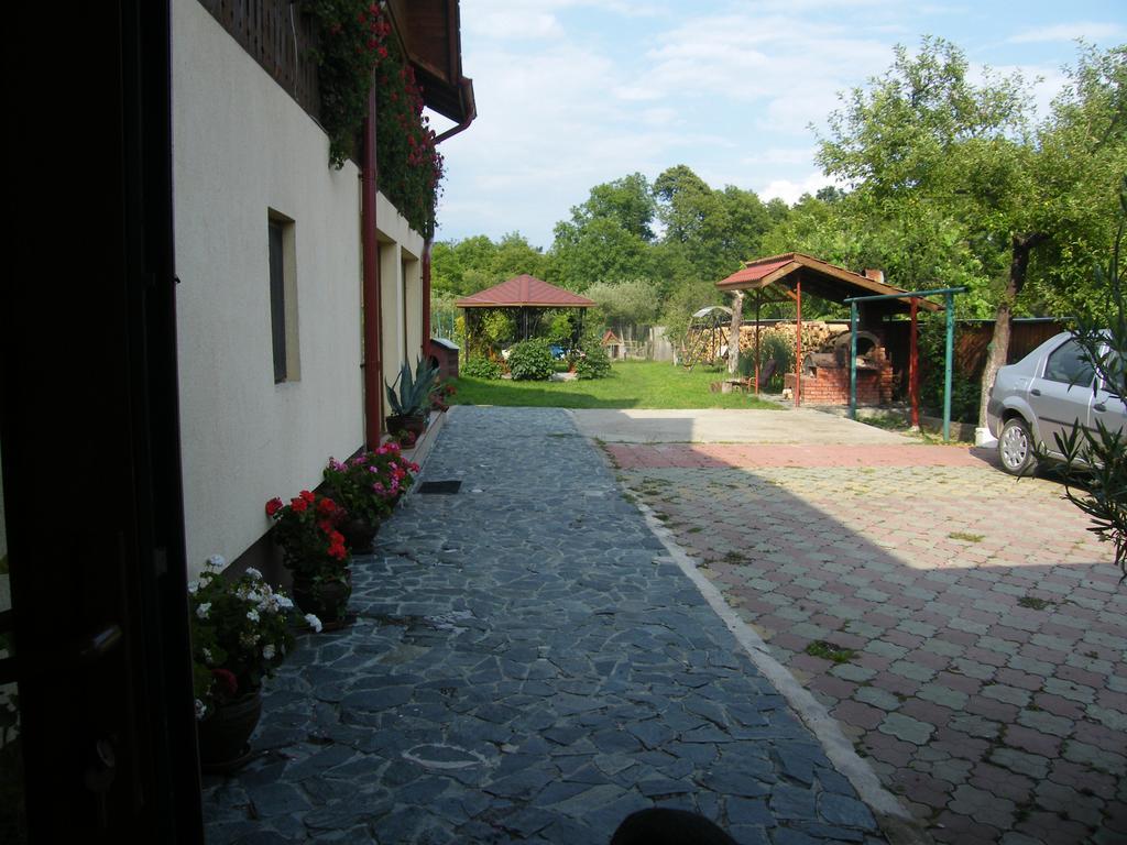 Pensiunea Casa Filoxenia Horezu Esterno foto