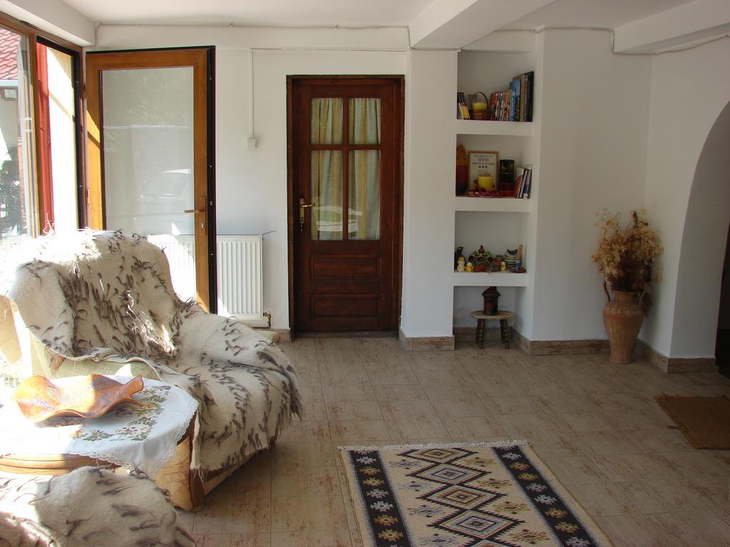 Pensiunea Casa Filoxenia Horezu Esterno foto