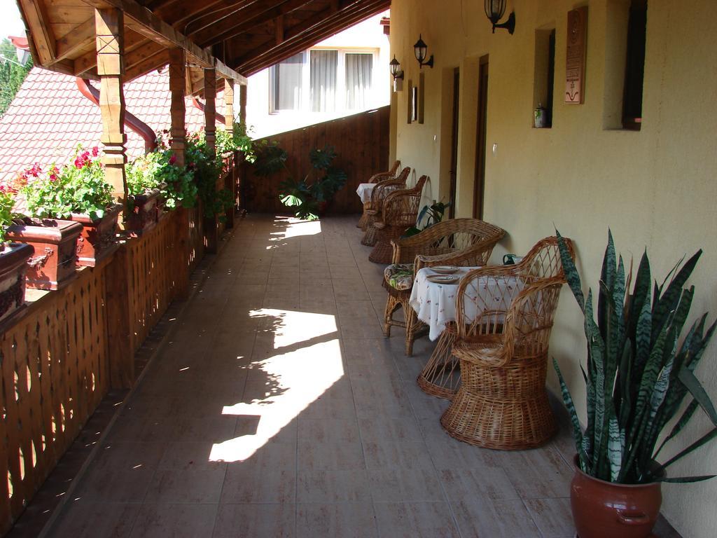 Pensiunea Casa Filoxenia Horezu Esterno foto