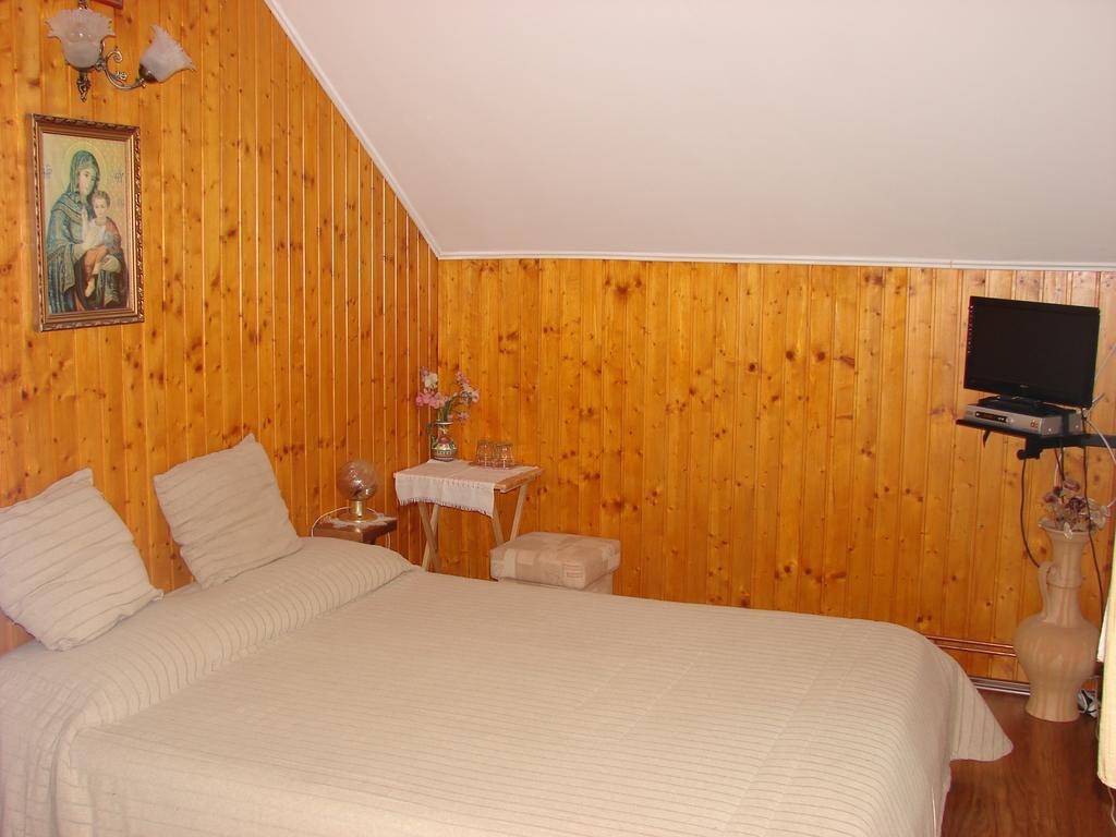 Pensiunea Casa Filoxenia Horezu Camera foto