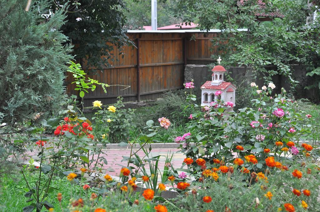 Pensiunea Casa Filoxenia Horezu Esterno foto
